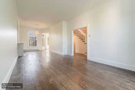 Two-story apartment for rent on Le Plateau Mont-Royal with three bedrooms, a convenient and well-equipped kitchen and a refined bathroom. - Photo 3