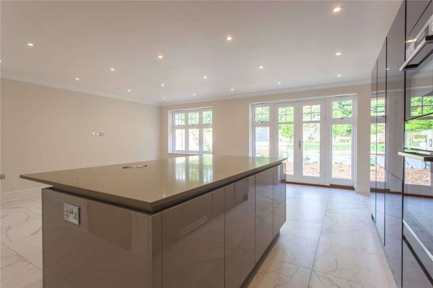 Aston Gate is an exclusive mixed development of apartments and houses set in the vibrant village of Wargrave. - Photo 1