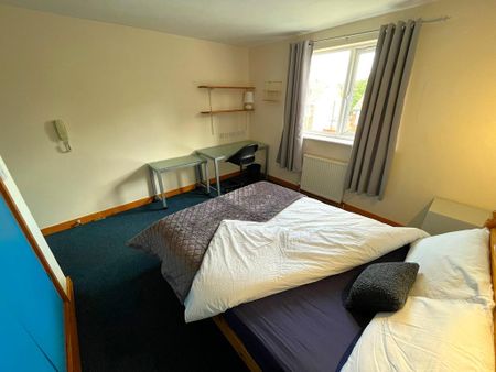 1 bedroom in a house share to rent - Photo 2