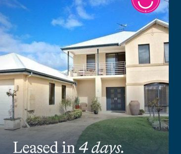 Magnificent water-front residence with so much to offer ! - Photo 1