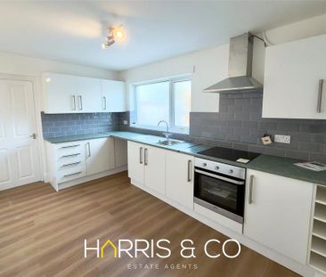 3 bedroom end of terrace house to rent - Photo 4