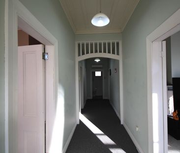 Charming 3-Bedroom Home - Photo 5