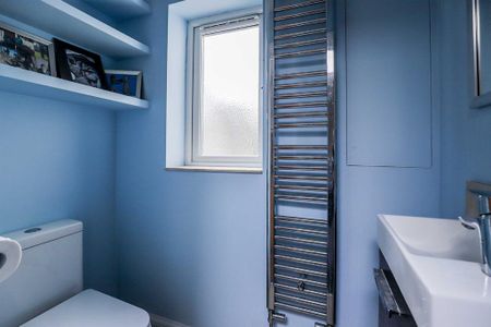 4 bedroom semi-detached house to rent - Photo 2