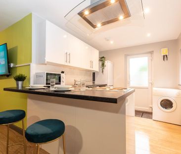 4 bedroom semi-detached house to rent - Photo 1