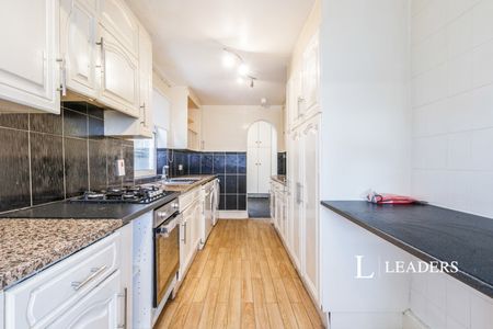 1 bedroom house to rent Elgar Avenue, Surbiton, KT5 - Photo 2