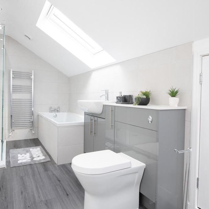 1 bedroom in a house share to rent - Photo 1