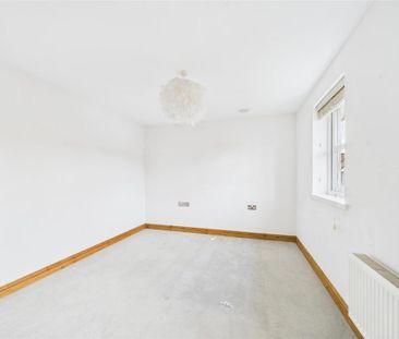 2 bedroom end of terrace house to rent - Photo 2