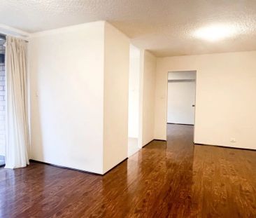 Stylish & Convenient 1-Bedroom Apartment in Kogarah - Photo 5