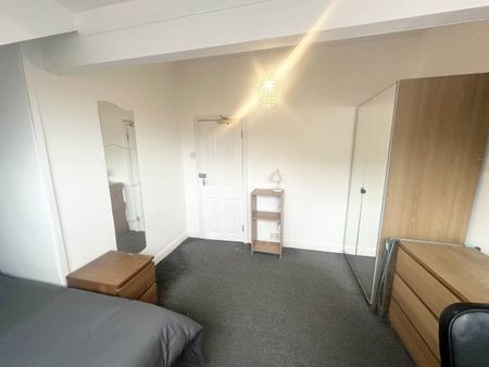 Glebe Avenue (room 6), Kirkstall, Leeds - Photo 4