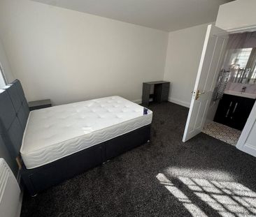 1 bedroom in a house share to rent - Photo 2