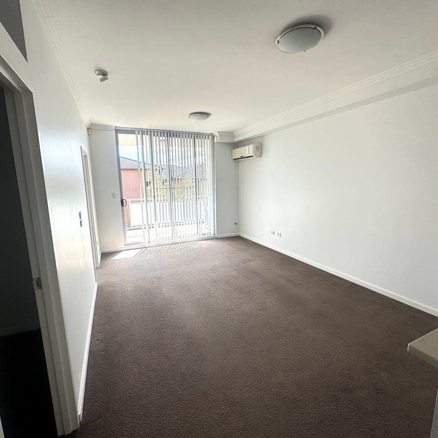 TWO BEDROOM APARTMENT IN THE HEART OF RYDE - Photo 1