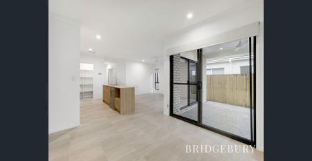 Elegant Living in Palmview! - Photo 5