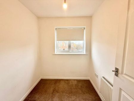 3 bedroom semi-detached house to rent - Photo 2