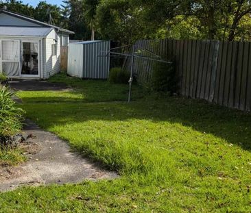 2 bedroom 1.5 bathroom house with large yard in Glen Eden - Photo 5