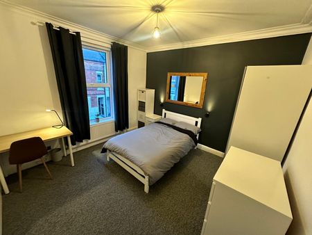 Newly Refurbed modern Home for Working Professionals Room 5 - Photo 3