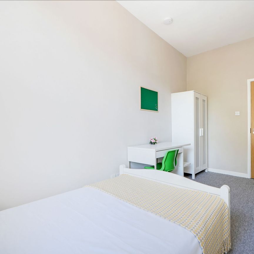 6 bedroom flat to rent - Photo 1