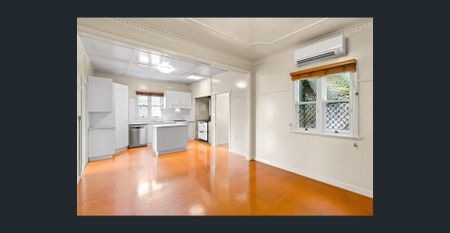 Character and charm in sough-after suburb - Photo 5