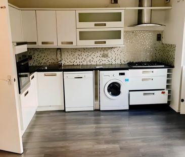 3 Bed 1 Bath - Photo 2