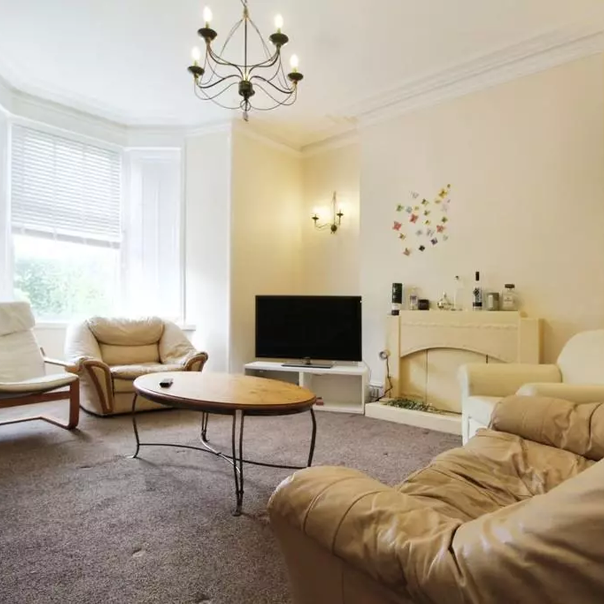 Attractive 5-Bedroom Victorian Maisonette – Ideal Student Living Room 5 - Photo 1