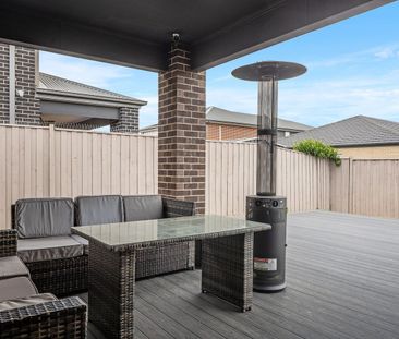 Stunning Contemporary Family Home in Wollert’s Premier Location - Photo 2