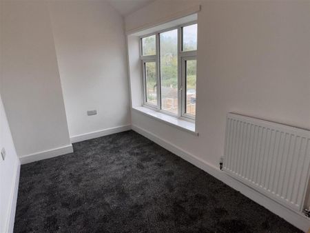 3 bedroom end of terrace house to rent - Photo 3