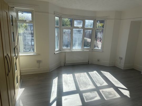 Room in a Shared House, Westbourne Road, LU4 - Photo 1