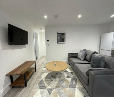 1 bedroom in a house share to rent - Photo 2
