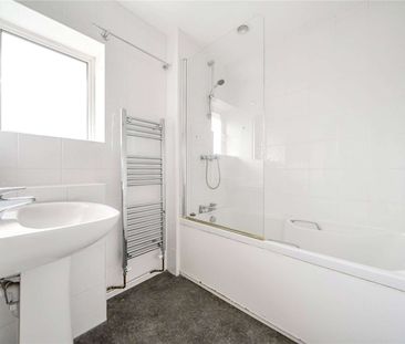 Detached family home with countryside views - Photo 5