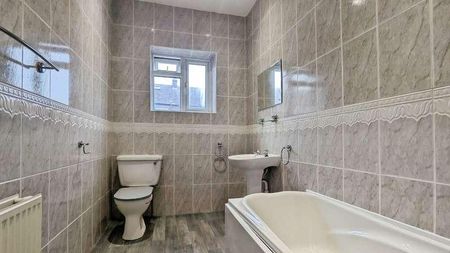 Verney Road, Royton, OL2 - Photo 2