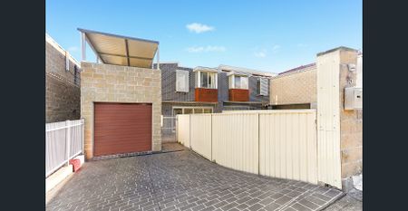 Three Bedroom Family Home - Photo 4