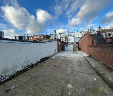 1 bedroom in a house share to rent - Photo 6