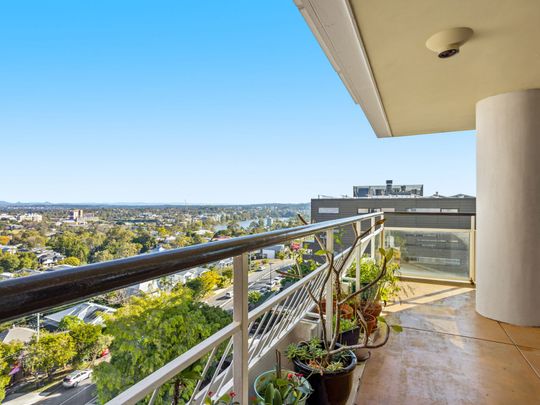 9th Floor Apartment with Breathtaking River and Mount Coot-tha Views - Photo 1