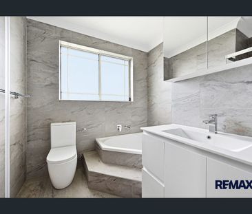 Immaculate Two-Level Townhouse Close to Schools, Shops & M4 - Photo 4