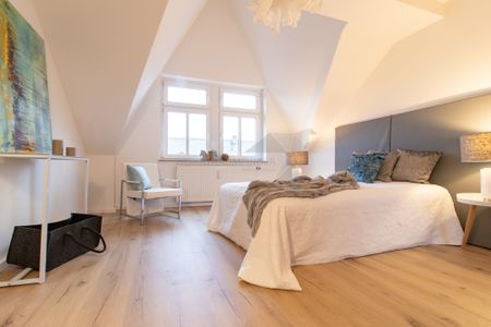 Romantische 4 Raum DG-Wohnung mit 2 Bädern und sonniger Dachterrasse - Foto 2