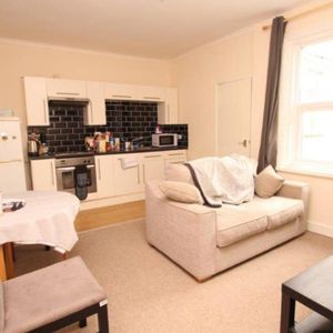 A one double bedroom first floor flat located on the popular Gloucester Road and within walking distance to the local amenities. - Photo 2