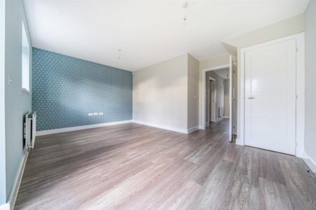 3 bedroom semi-detached house to rent - Photo 2