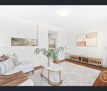 Modern Family Home Opposite Park - Prime Toongabbie Heights Location!! - Photo 2