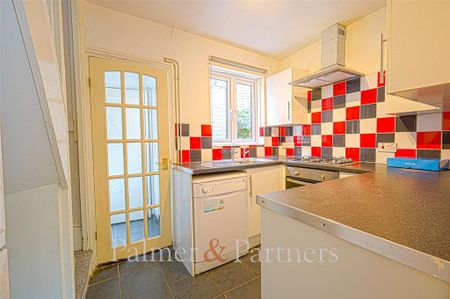 2 bedroom terraced house to rent - Photo 2