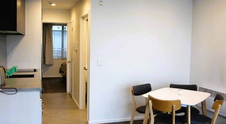 Stylish City Centre Apartment - Fully Furnished - Photo 4