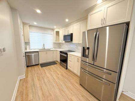 For Lease - 82 Norden Crescent Unit# Main, Toronto, Ontario - Photo 2