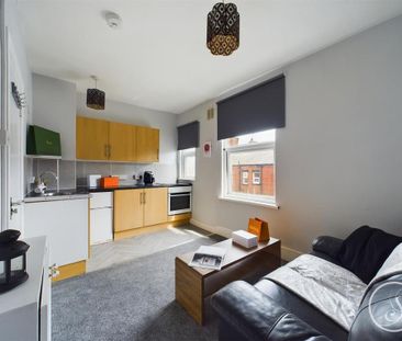 1 bedroom flat to rent - Photo 2