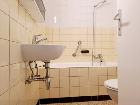 ROCHE 7, Appartement de 2.5 pièces à deux minutes du centre - Photo 2