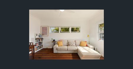 Charming 1950's Cottage - Photo 5