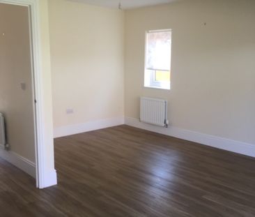 3 Bed Semi-detached House to Let in Tonbridge *Short term let* - Photo 3