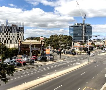 TWO BEDROOM APARTMENT IN CBD LOCATION - Photo 4