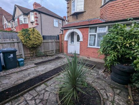 3 bedroom semi-detached house to rent - Photo 4