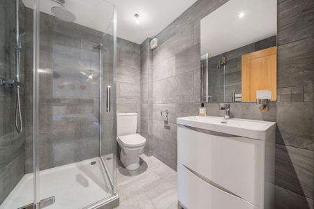 4 bedroom semi-detached house to rent - Photo 3