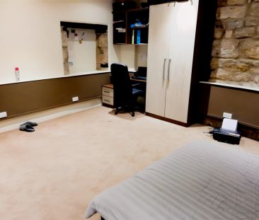 4 Bed 1 Bath - Photo 3