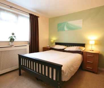 2 bed Maisonette for rent - Photo 2