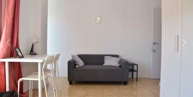 Carrer Sants Just i Pastor, Valencia, Valencian Community 46021 - Photo 1